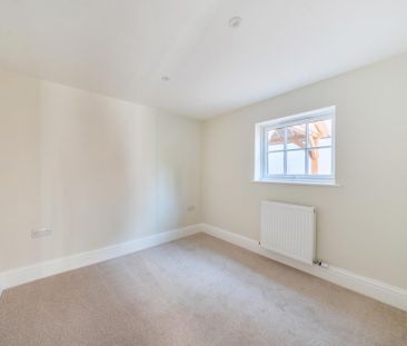 3 bedroom detached house to rent - Photo 2