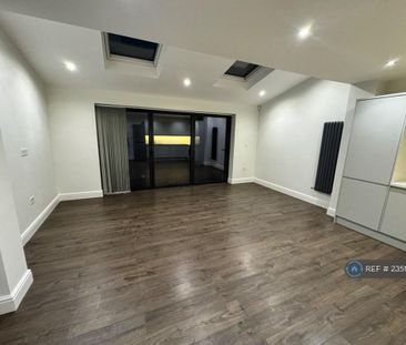 3 bedroom end of terrace house to rent - Photo 1