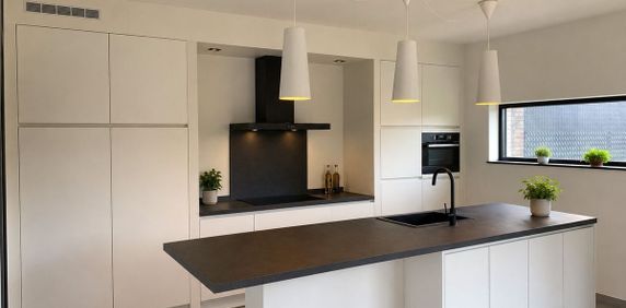 Huis te huur in Maaseik voor € 1.450 met 3 slaapkamers - Photo 2