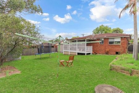 3 Bedroom home with split system air conditioning and modern kitchen! - Photo 5