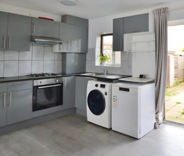 2 bedroom semi-detached house to rent - Photo 5