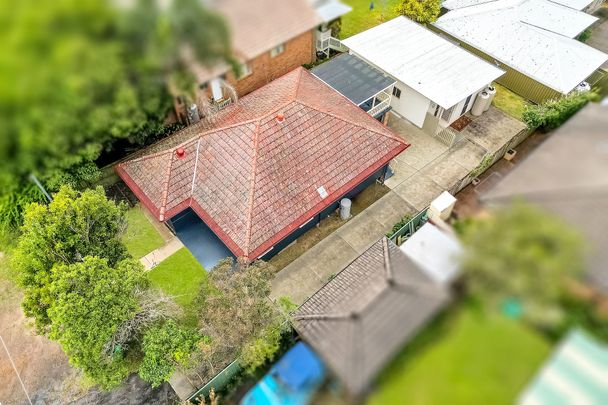 18 Nioka Avenue, Point Clare. - Photo 1