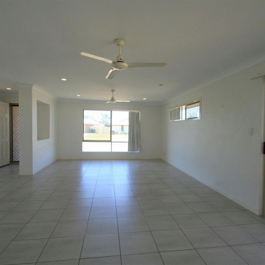 Family Home in Riverview Estate! - Photo 1