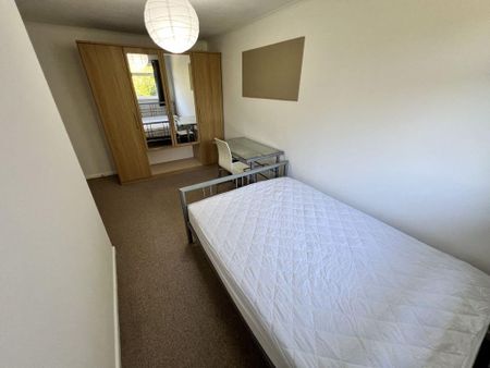 4 bedroom terraced house to rent - Photo 2