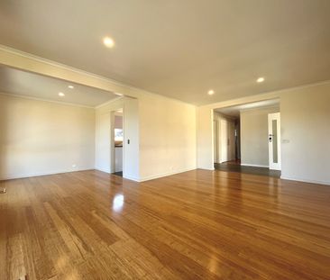 25 Tully Road, Clarinda VIC 3169 - House For Rent | Domain - Photo 2