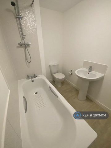2 bedroom terraced house to rent - Photo 4