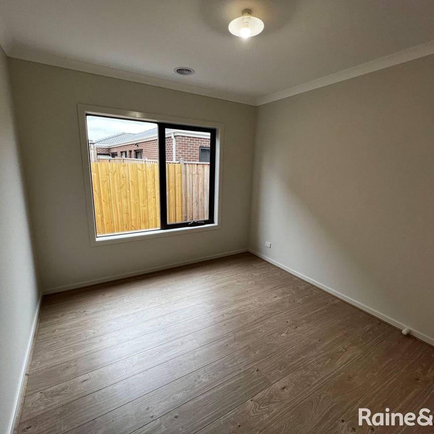 3 Ravine Place, Thornhill Park, VIC 3335 - Photo 1