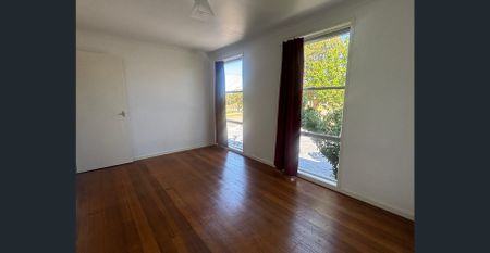 Cosy Home in a Convenient Bacchus Marsh Location - Photo 3