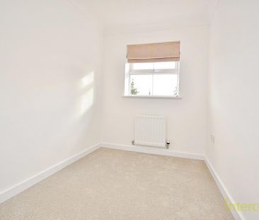 4 bedroom semi-detached house to rent - Photo 2