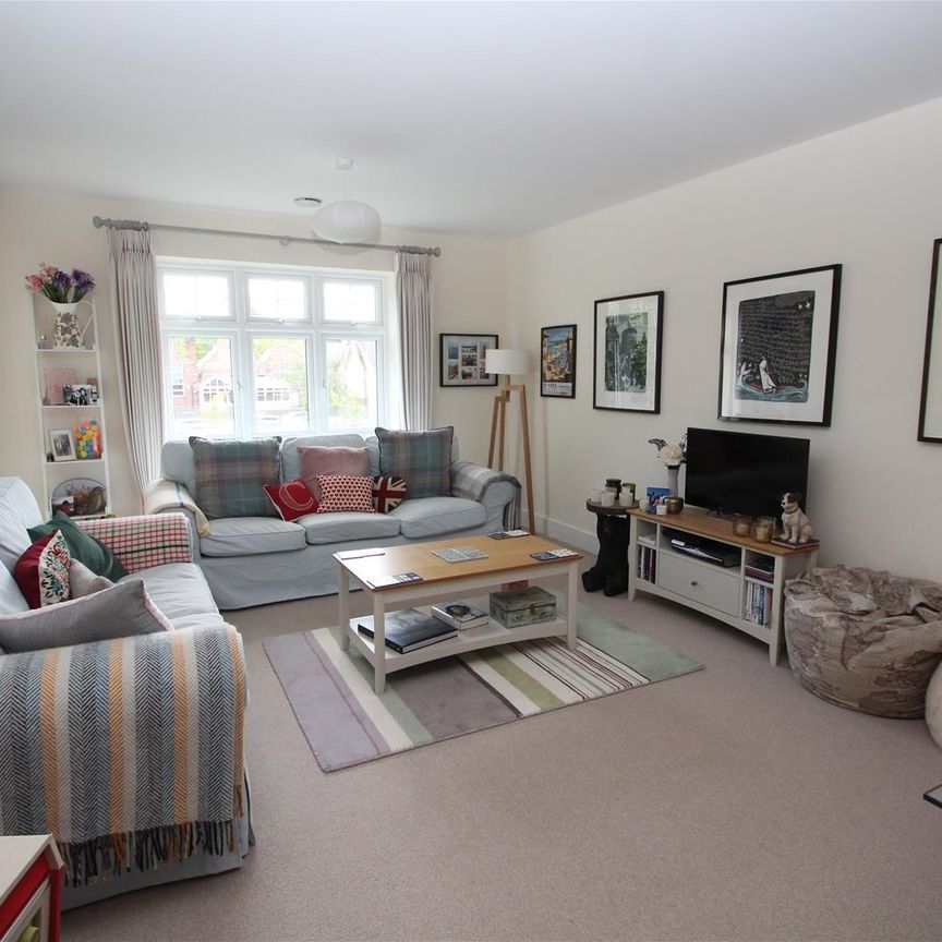 Queens Road, High Wycombe - Photo 1