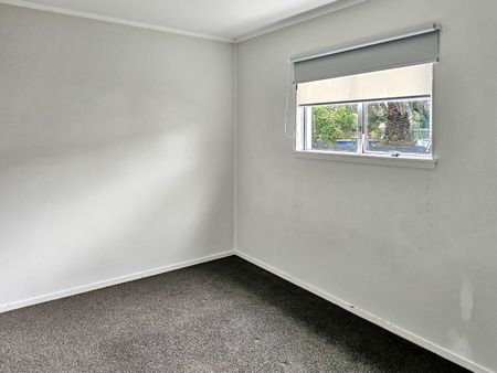 NEW LYNN - 2 Bedroom - Photo 3