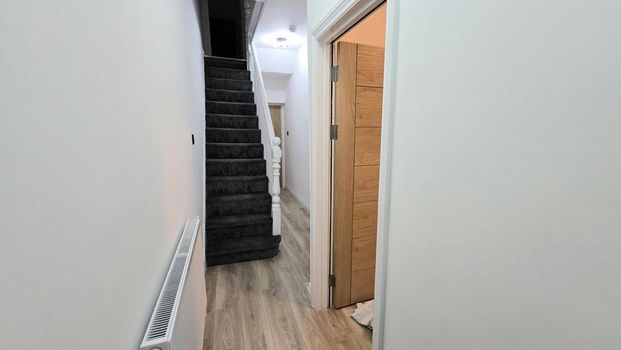 4 bedroom terraced house to rent - Photo 1