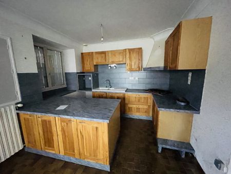 Location Maison 6 pièces 156m² LES ORMES 86220 - Photo 2