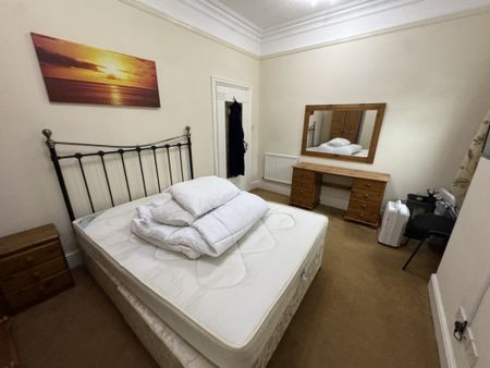 East Parade, Heworth - P10537 - Photo 5