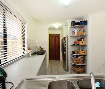 BEAUTIFULLY PRESENTED FAMILY HOME!! - Photo 1