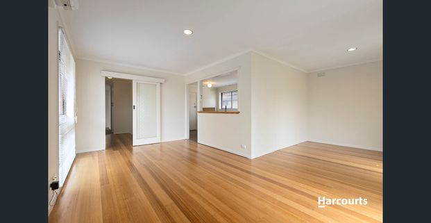 Ideally located 3 bedroom home. - Photo 1