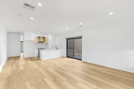 6 Damesfly Circuit, Tarneit VIC 3029 - House For Rent | Domain - Photo 2
