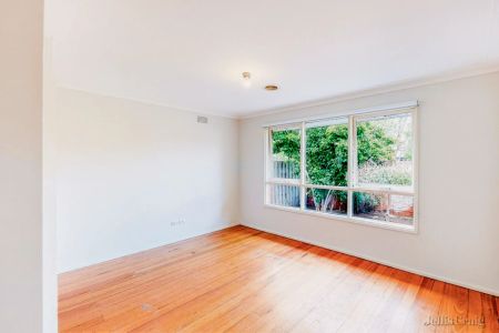 3 Bed, 1 Bath - Photo 2