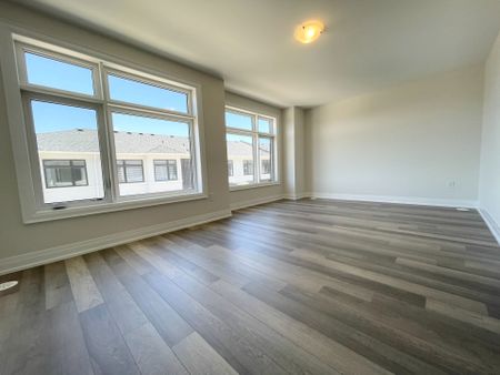 For Lease - 7 William Russell Lane, Richmond Hill, Ontario - Photo 2