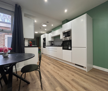 Newly Refurbished Home – Modern Comfort Meets Stylish Living! Room 2 - Photo 2