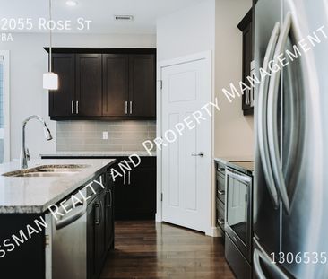 2 Bedroom 2 Bath Downtown Upscale Apartment, with parking - Photo 1