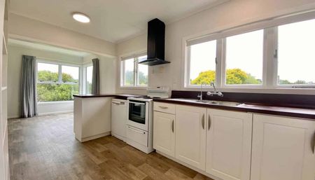 Country Charm Meets Modern Comfort in Waiuku - Photo 5