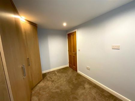 3 bedroom end of terrace house to rent - Photo 2