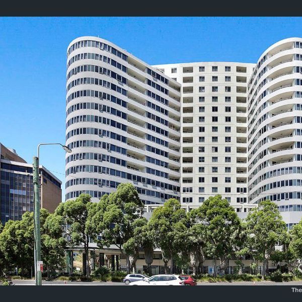 Spacious, Stylish & Modern Furnished Apartment in the Heart of Chatswood - Photo 1