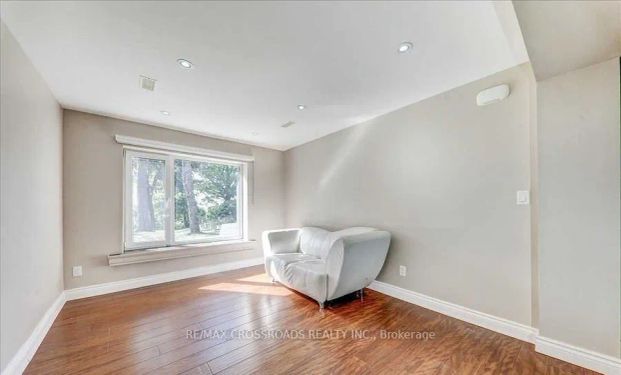 9 Redland Crescent E #(Main Floor Nanny Suite) - Photo 1