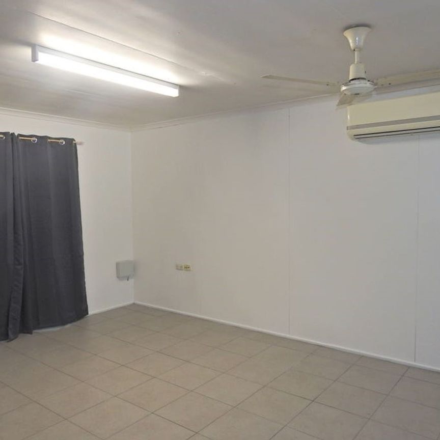 Centrally Located 2 Bedroom Unit - Photo 1
