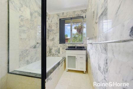 Three-bedroom Plus One Study Penthouse in the central of Lindfield - Photo 5