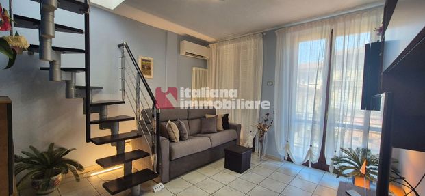 Attico moderno ed elegante con terrazza panoramica e finiture di pregio in Affitto - Photo 1