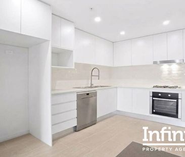 SPACIOUS 2 BEDROOM 2 BATHROOM APARTMENT IN SOUGHT AFTER LOCATION - Photo 4