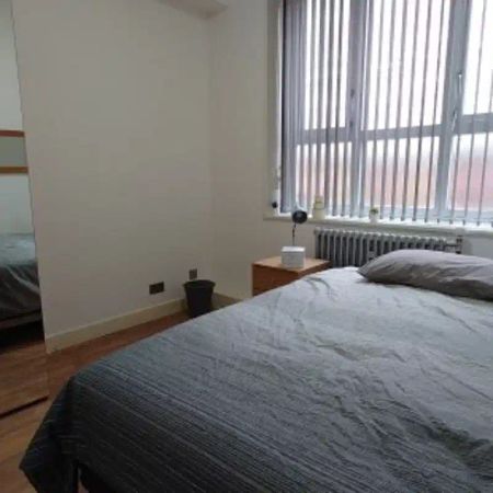 Standard 6 Bedroom Apartment - Photo 3