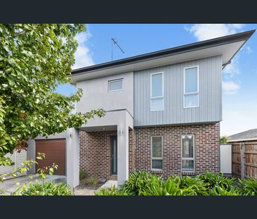 19 Balanada Close, Alfredton, Vic 3350 - Photo 1