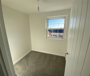 3 bedroom semi-detached house to rent - Photo 5