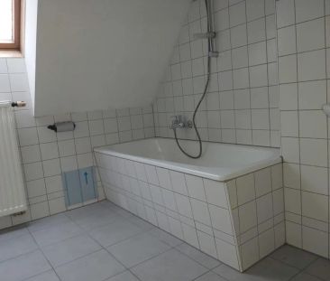 NEU - Zentrale 2-Zimmer-Wohnung mit Küchenblock im 2. Obergeschoß (... - Photo 1