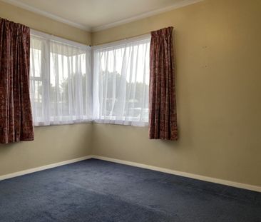 Front unit in Linwood with fenced courtyard. - Photo 2