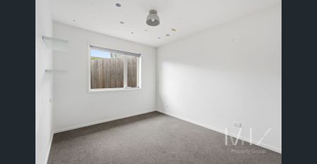 Modern Family Home - Photo 5