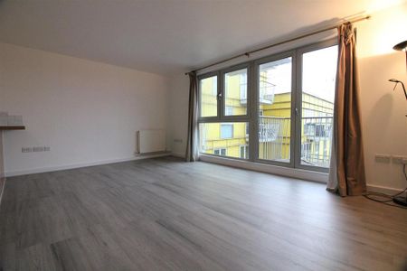 2 bedroom flat to rent - Photo 3