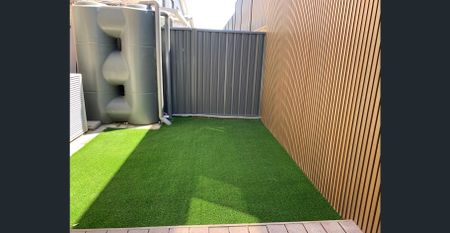 Modern and Spacious 4 bedroom townhouse - Photo 3