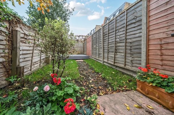 3 bedroom maisonette to rent - Photo 1