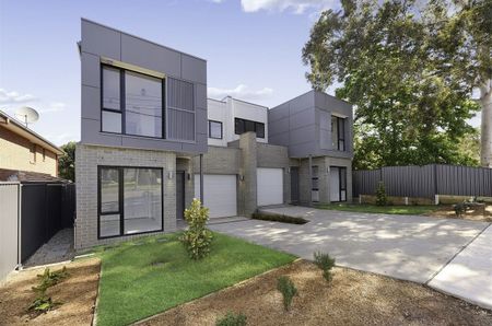 Five Bedroom Family Residence with Expansive Backyard - Photo 3