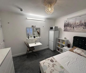 3 bedroom flat to rent - Photo 1