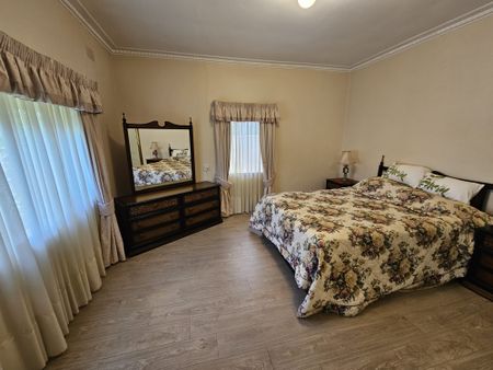 30 Valley Street, Oakleigh South VIC 3167 - House For Rent | Domain - Photo 4