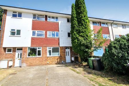 4 bedroom house to rent - Photo 2