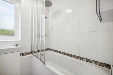 Batten Street, London, SW11 - Photo 2