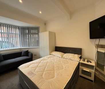 Burgess Avenue, Kingsbury, NW9 - Photo 3