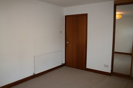 BEAUTIFULLY PRESENTED 2 BED FLAT – CASTLE VIEW, KING STREET, BROUGHTY FERRY - Photo 4