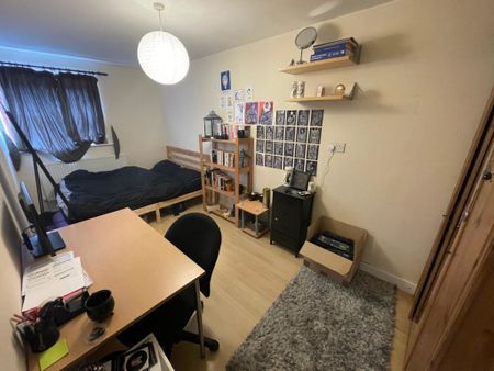 3 Bedroom Flat for rent in Belle Vue Road - Photo 4